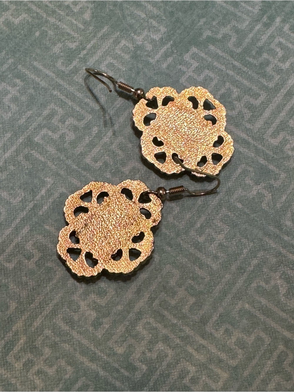 VINTAGE CAMEO EARRINGS - Picture 2 of 8